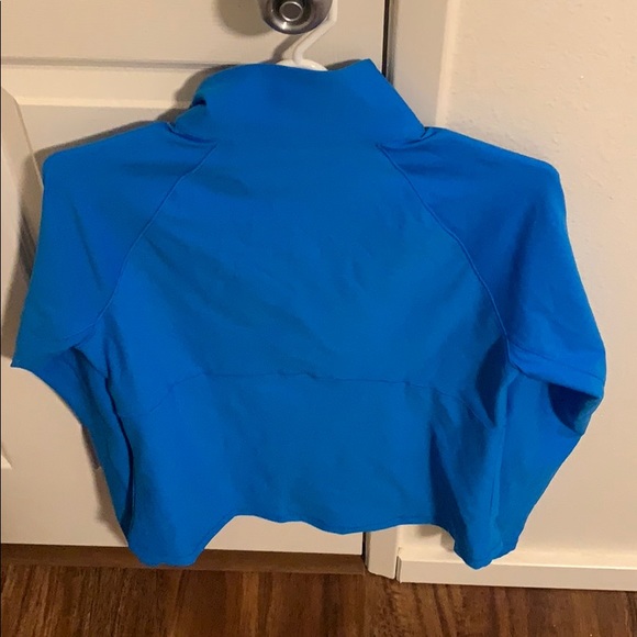 Women’s UnderArmour Jacket - Picture 3 of 3